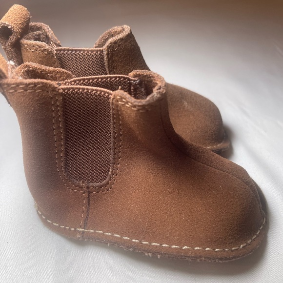 Baby Gap Suede Moccasins (0-3 mos) - Picture 4 of 7